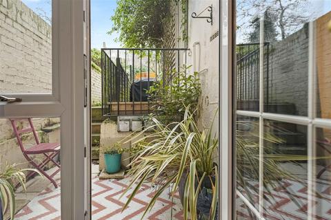 1 bedroom flat for sale, West Bank, London