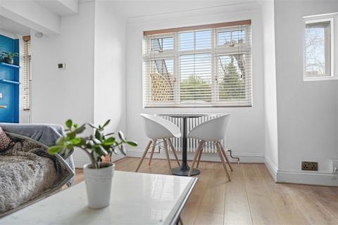 1 bedroom flat for sale, West Bank, London