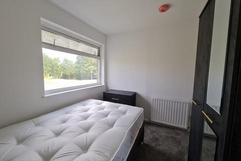 undefined, En-suite Bedroom, Bills Included, Meredene, Basildon, Essex, SS14