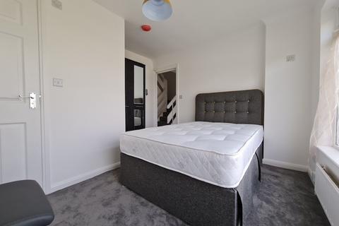 undefined, En-suite Bedroom, Bills Included, Meredene, Basildon, Essex, SS14