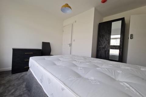 undefined, En-suite Bedroom, Bills Included, Meredene, Basildon, Essex, SS14