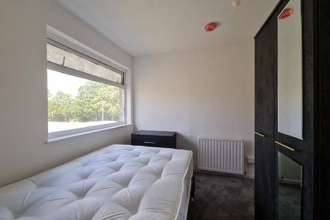 undefined, En-suite Bedroom, Bills Included, Meredene, Basildon, Essex, SS14