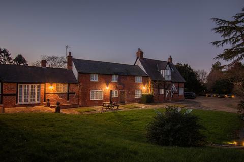 7 bedroom detached house for sale, The Walnuts, East Norton