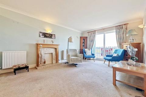 2 bedroom ground floor flat for sale, The Parade, Birchington