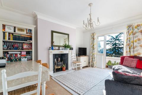 101 Watchfield Court, London, W4 4ND