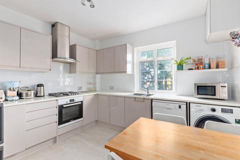 101 Watchfield Court, London, W4 4ND