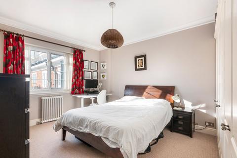101 Watchfield Court, London, W4 4ND