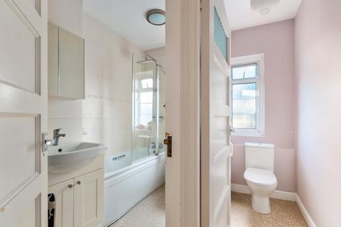 101 Watchfield Court, London, W4 4ND