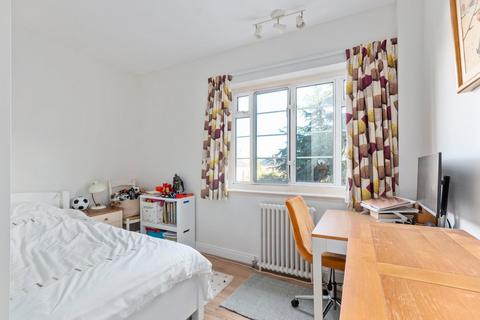 101 Watchfield Court, London, W4 4ND