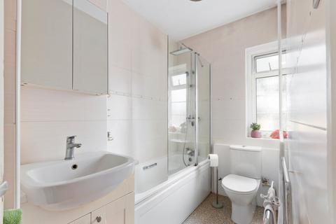 101 Watchfield Court, London, W4 4ND