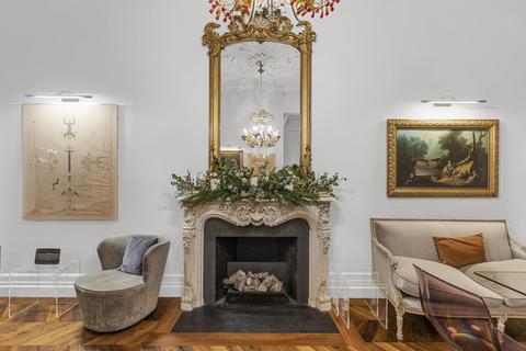 undefined, Ennismore Gardens, London, Royal Borough of Kensington and Chelsea, SW7