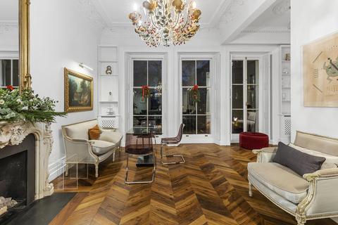 undefined, Ennismore Gardens, London, Royal Borough of Kensington and Chelsea, SW7