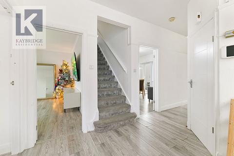 34 Oaks Avenue, Worcester Park, KT4 8XD