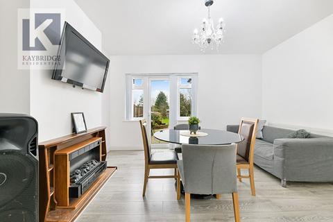 34 Oaks Avenue, Worcester Park, KT4 8XD