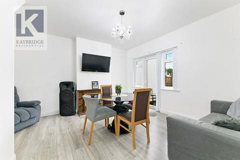 34 Oaks Avenue, Worcester Park, KT4 8XD