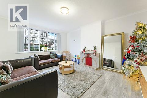 34 Oaks Avenue, Worcester Park, KT4 8XD