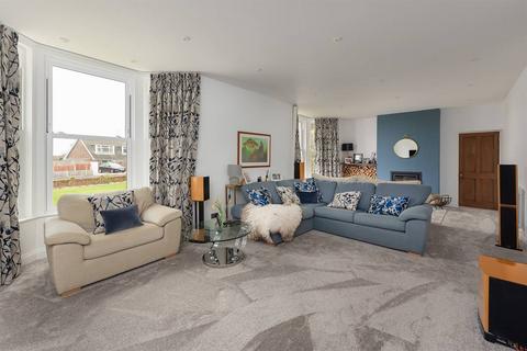 52 Clover Rise, Whitstable, CT5 3HT