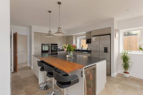 52 Clover Rise, Whitstable, CT5 3HT