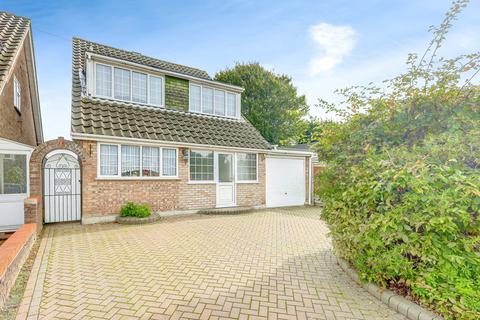 6 Asquith Gardens, Benfleet, SS7 3SZ