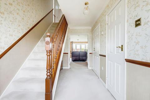 6 Asquith Gardens, Benfleet, SS7 3SZ