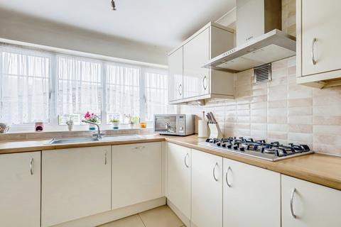 6 Asquith Gardens, Benfleet, SS7 3SZ