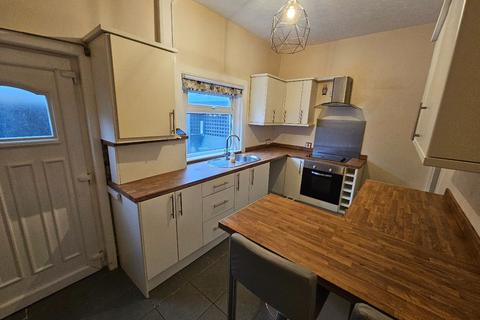 2 bedroom terraced house to rent, Greenfield Street, Rochdale