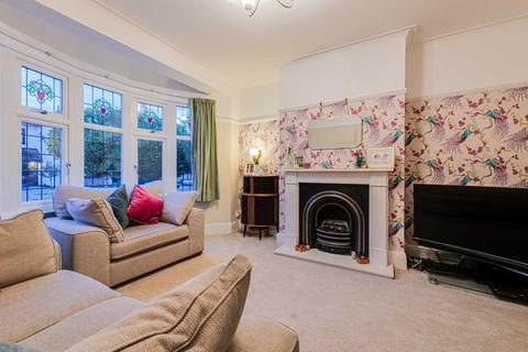 4 bedroom semi-detached house for sale, Harley Street, Leigh-on-sea, SS9