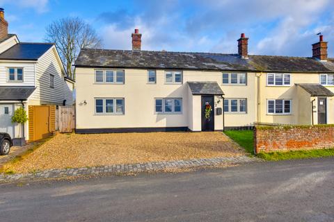 4 bedroom semi-detached house to rent, Collops Villas, Stebbing