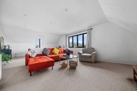 2 bedroom penthouse for sale, Bloxworth Close, Wallington