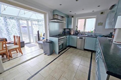 4 bedroom semi-detached house for sale, Manor Hall Road, West Sussex BN42