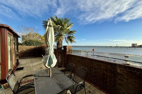 3 bedroom end of terrace house for sale, Shamrock Way, Hythe, Southampton