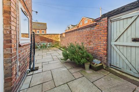 3 bedroom end of terrace house for sale, Whipcord Lane, Chester