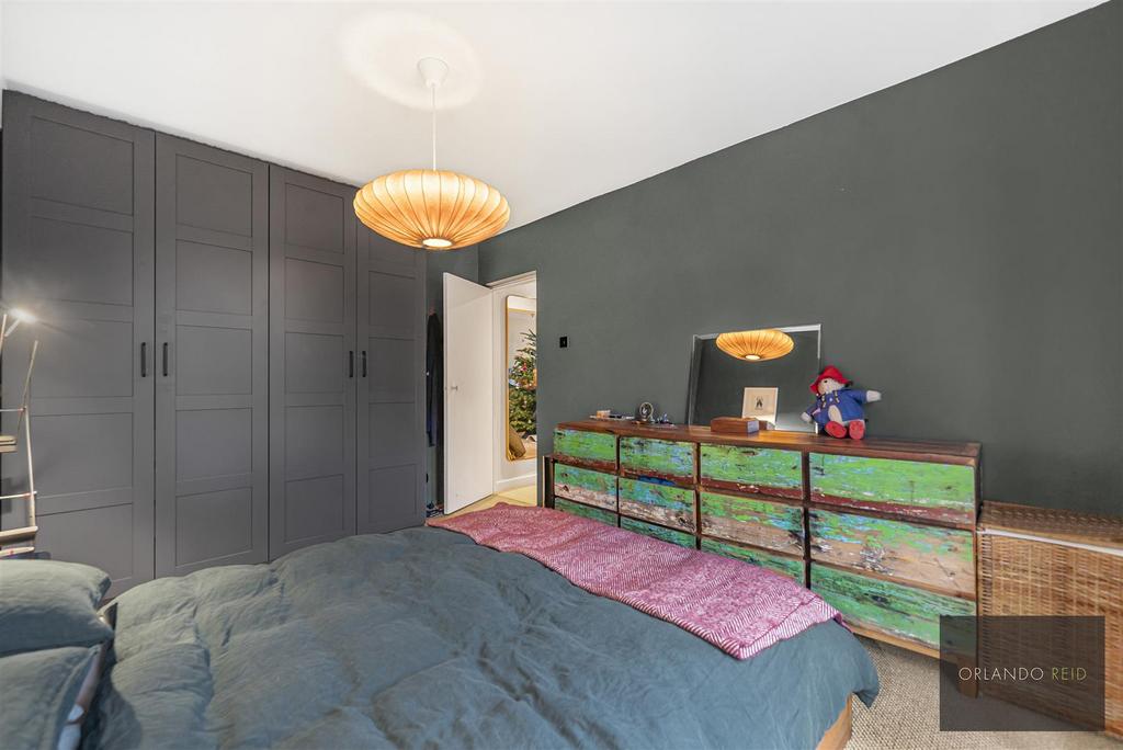 Flat 10, Tait Court SW8 2 EU 6.jpg