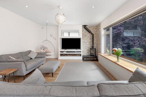 14 Cearn Way, Coulsdon, CR5 2LH