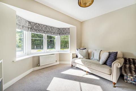 15 Aberdeen Way, Knaphill, Woking, GU21 2FJ