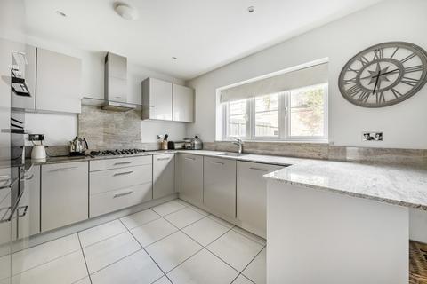 15 Aberdeen Way, Knaphill, Woking, GU21 2FJ