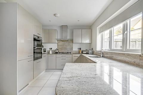 15 Aberdeen Way, Knaphill, Woking, GU21 2FJ