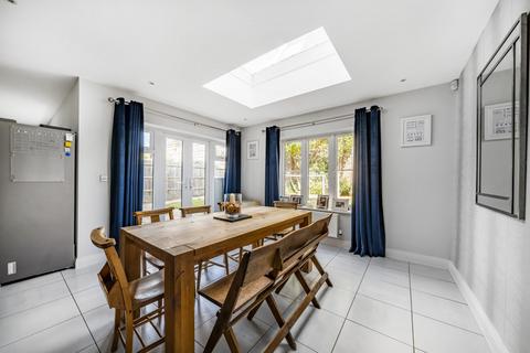 15 Aberdeen Way, Knaphill, Woking, GU21 2FJ