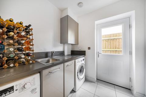 15 Aberdeen Way, Knaphill, Woking, GU21 2FJ