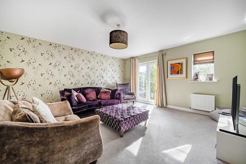 15 Aberdeen Way, Knaphill, Woking, GU21 2FJ