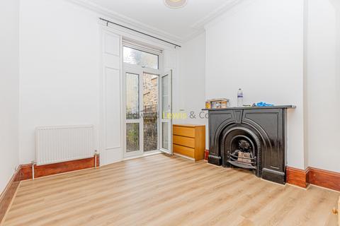 2 bedroom flat to rent, Brooke Road, London N16