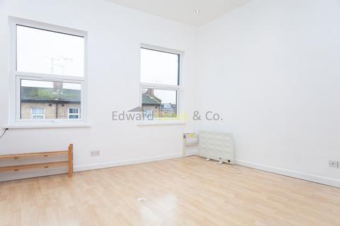 Studio to rent, Rowhill Road, London E5