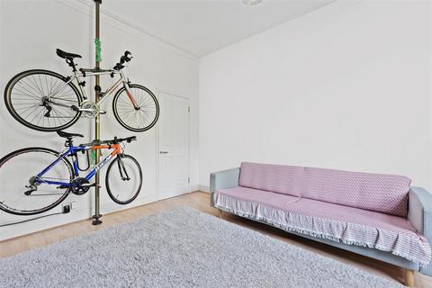 2 bedroom flat for sale, Florence Road, Finsbury Park, N4