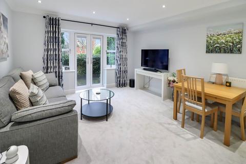 2 bedroom flat for sale, Upcross House, Reading