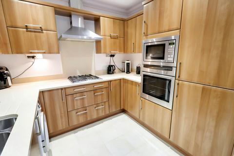 2 bedroom flat for sale, Upcross House, Reading