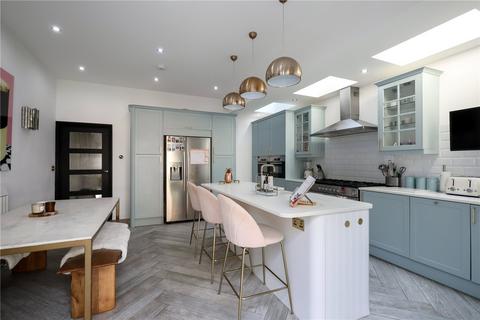 8 Whitehall Gardens, London, W3 9RD