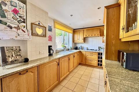 16 Cutworth Close, Sutton Coldfield, B76 2TA