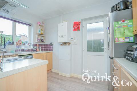 2 bedroom detached bungalow for sale, Wamburg Road, Canvey Island, SS8