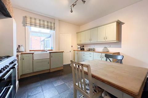 3 bedroom terraced house for sale, Southbank Street, Leek, ST13 5LN.