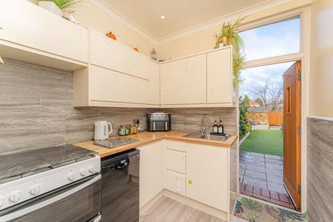 25 Sandford Avenue, London, N22 5EJ